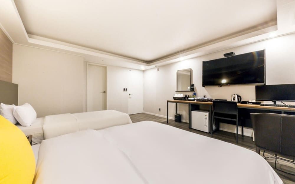 undefined Hotel Bom 9