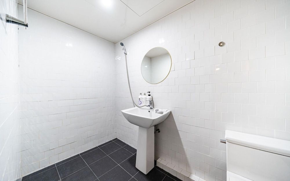 Noryangjin JH9 Room (Standard - Walk-in only (no parking/d) 8