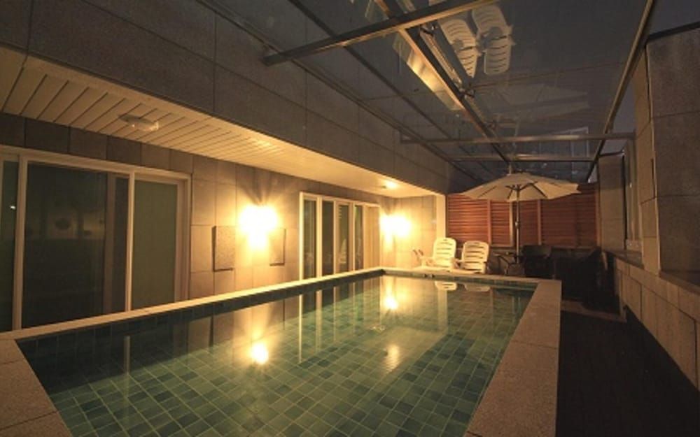 undefined Hotel De Urban 2