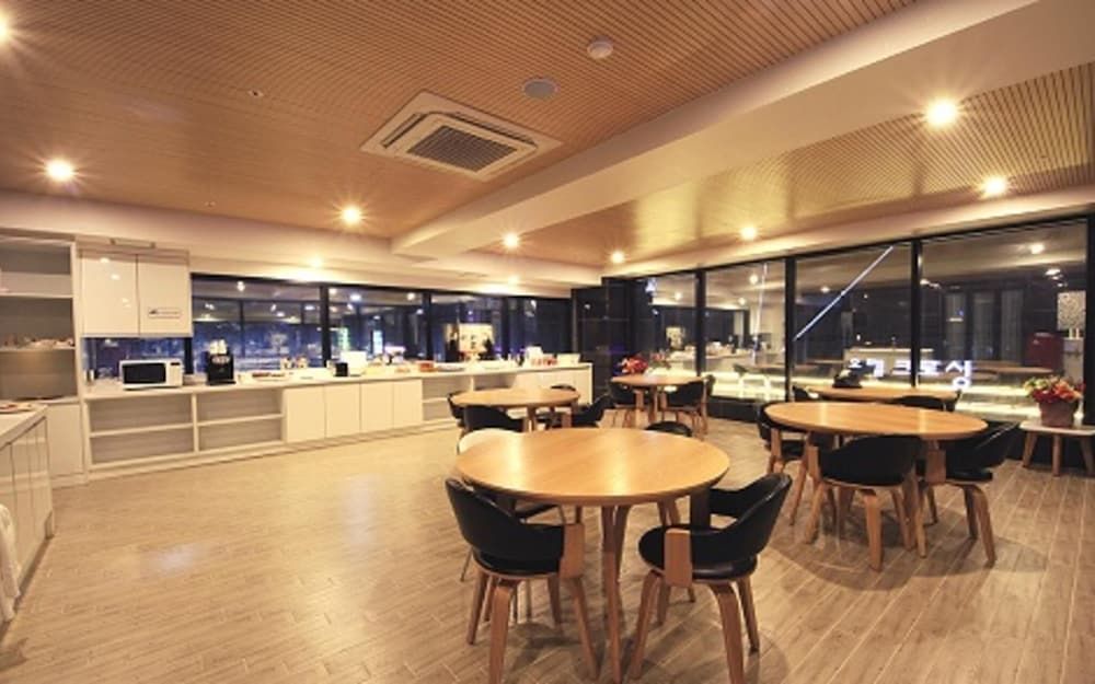 undefined Hotel De Urban 3