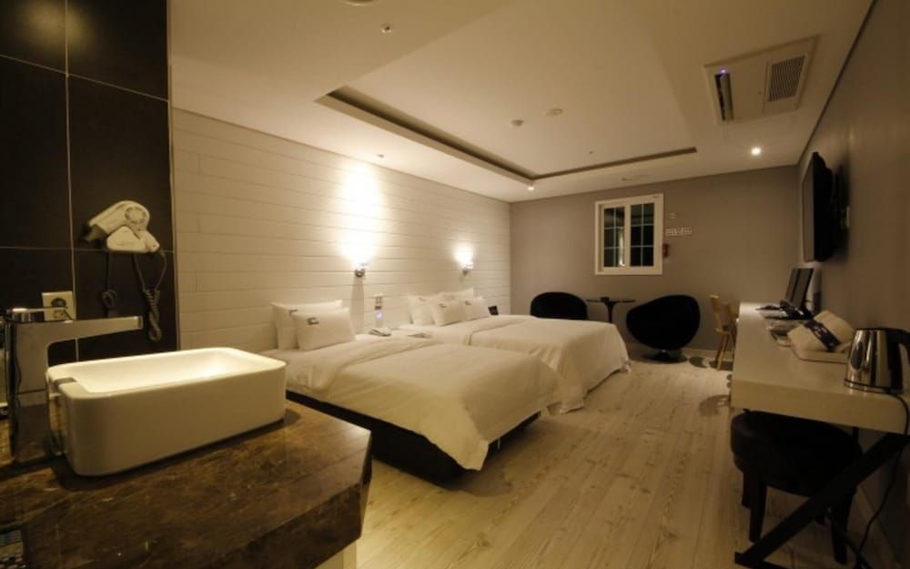 undefined Hotel De Urban 10