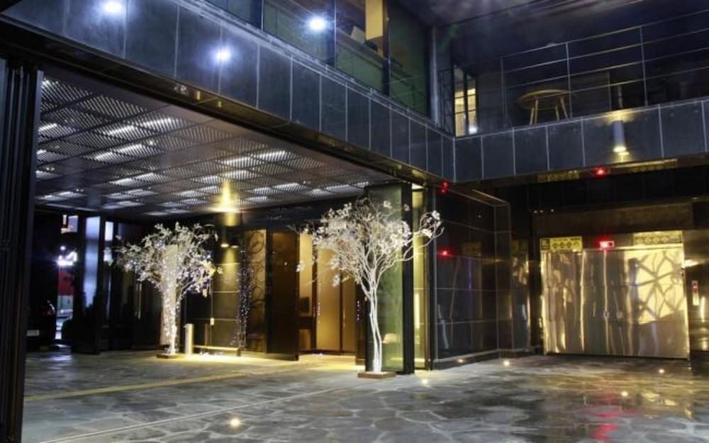 undefined Hotel De Urban 5