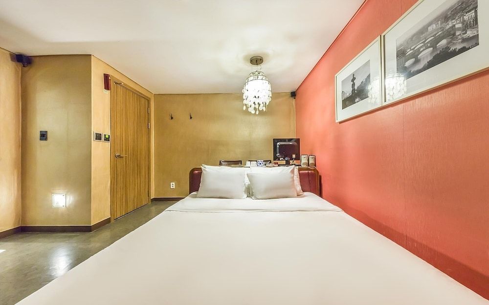 undefined Nokbeon Hotel Galley 4