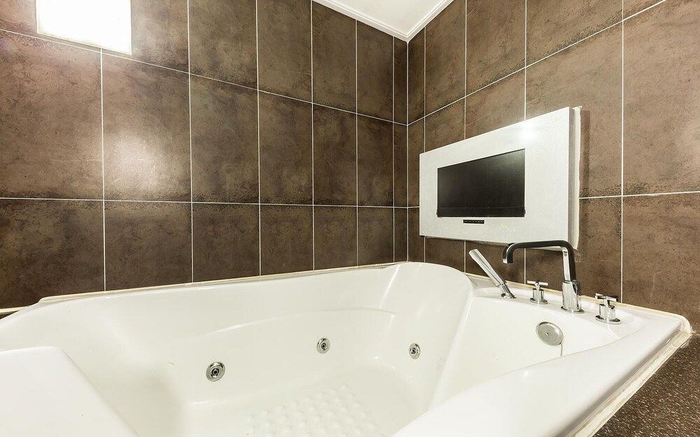 undefined Nokbeon Hotel Galley 7