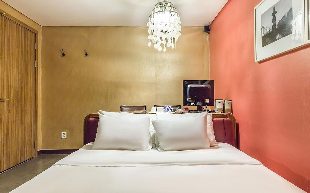 undefined Nokbeon Hotel Galley 5