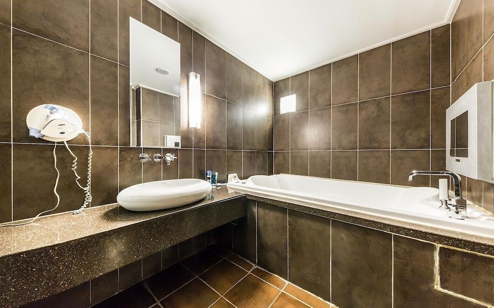 undefined Nokbeon Hotel Galley 6