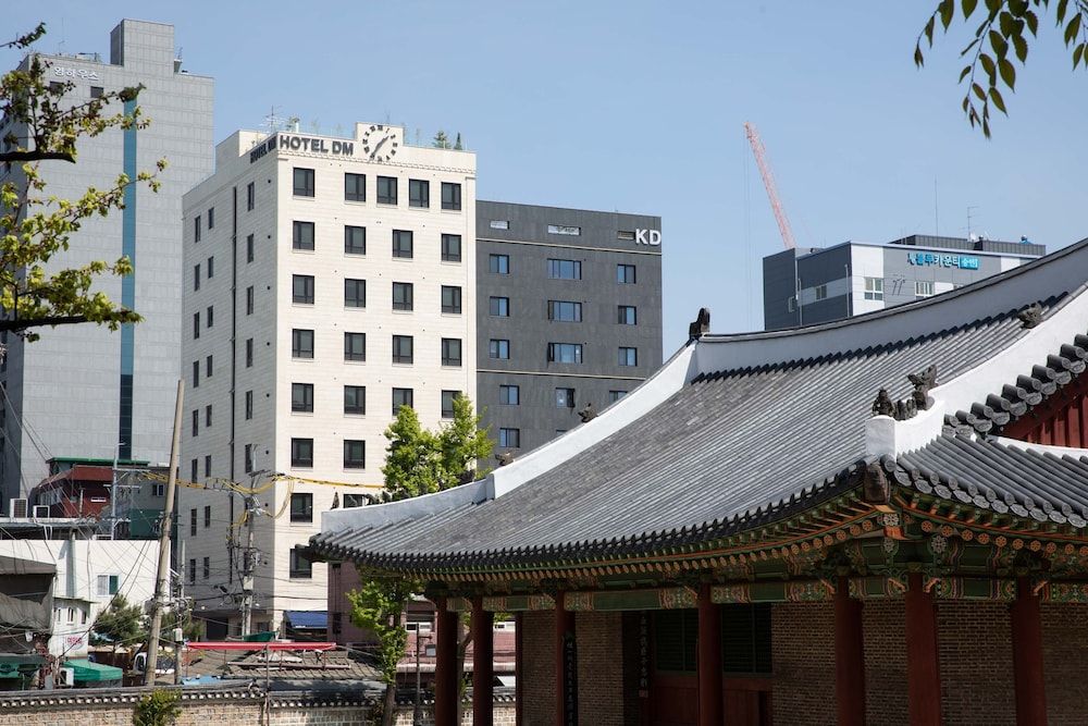 undefined Hotel Dm 7