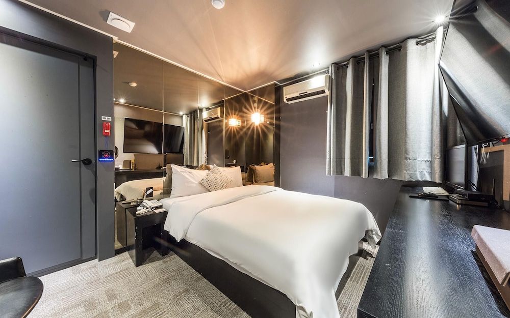 Namguro Bom Branch no3 Room (Event Room (65 inch TV Netflix Tiving)