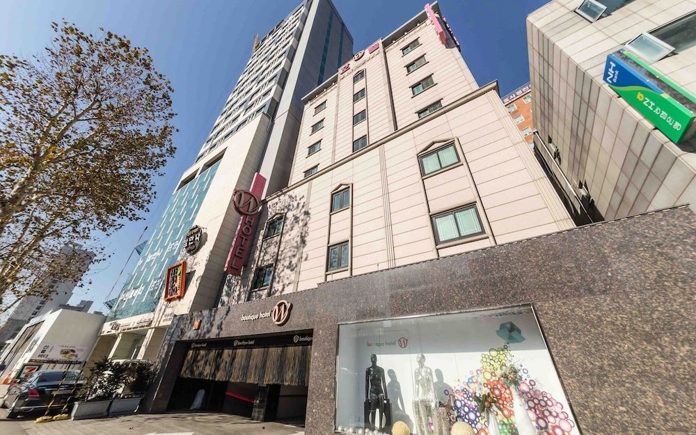 undefined Taereung W