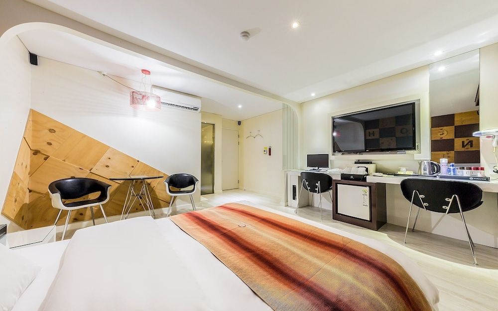 undefined Taereung W 9