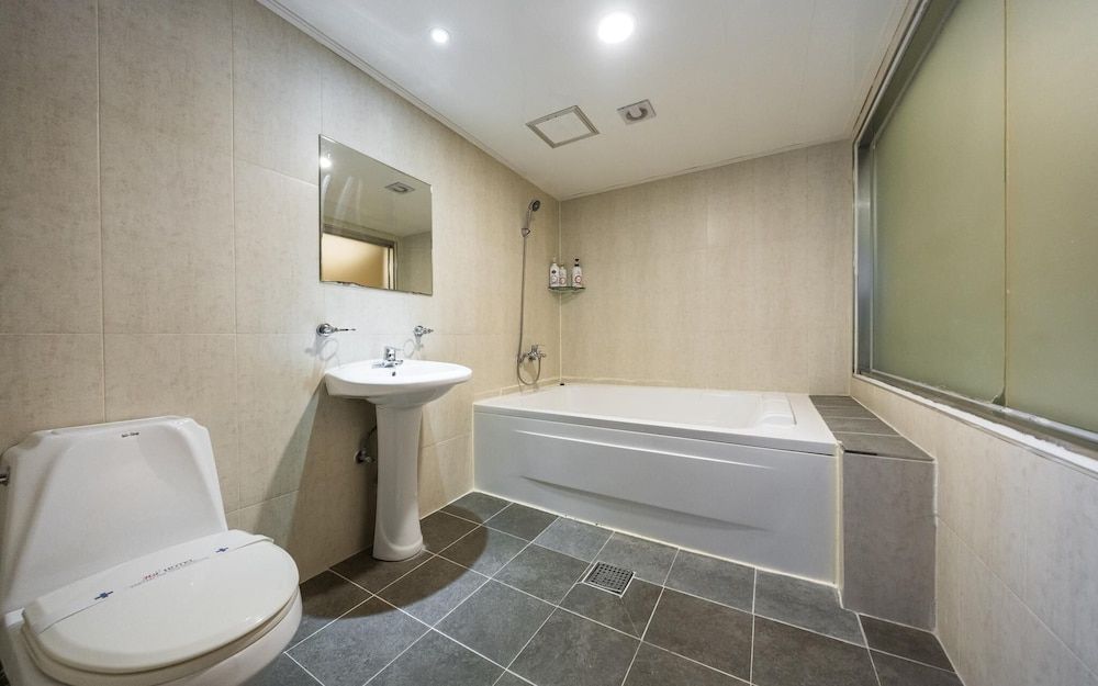 Cheonho HIT Room (Suite (Netflix viewing available)) 32