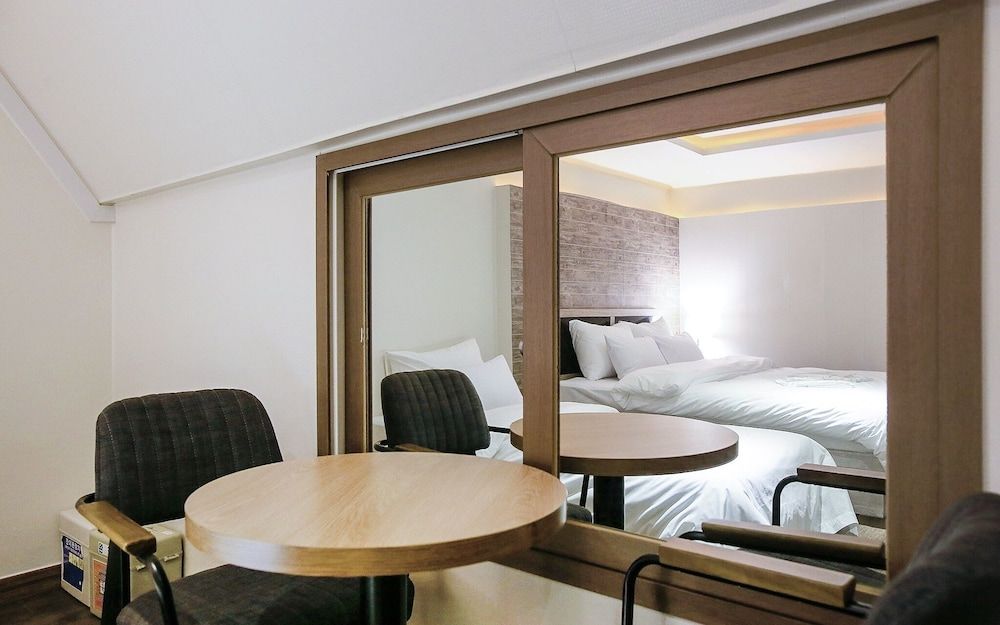 Cheonho HIT Room (Suite (Netflix viewing available)) 9