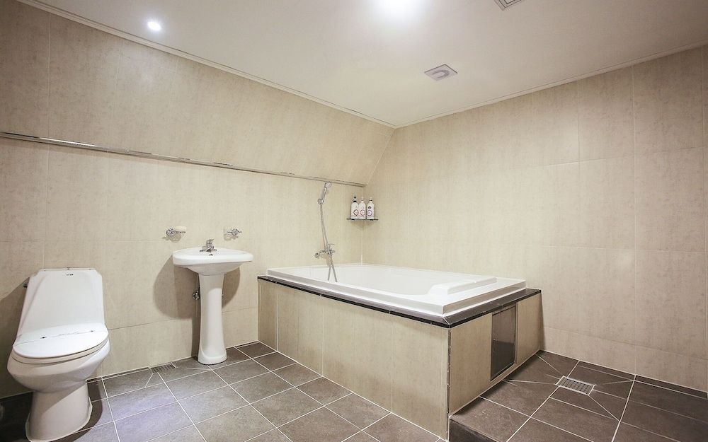 Cheonho HIT Room (Suite (Netflix viewing available)) 11