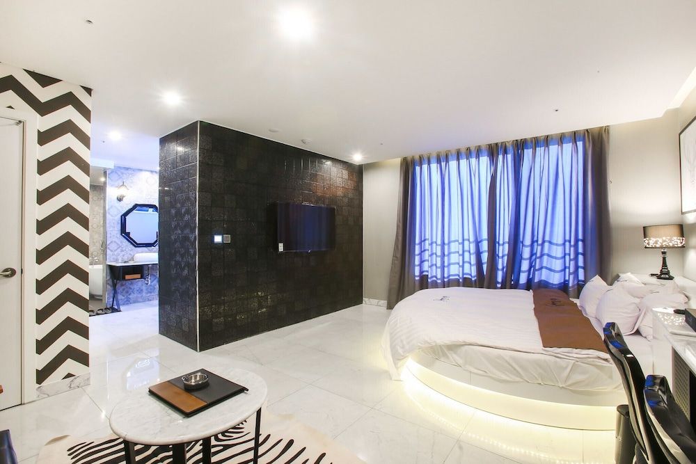 Konkuk University Boutique Nine Room (FUNNY SUITE) 6