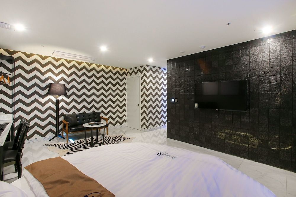 Konkuk University Boutique Nine Room (FUNNY SUITE) 5