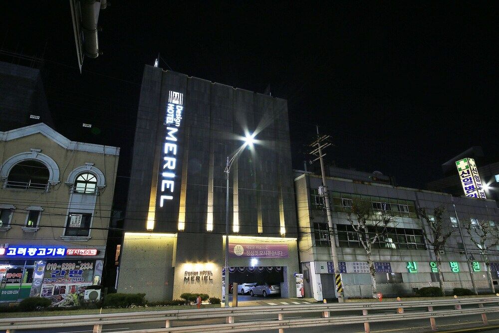 undefined Suyu Mariel