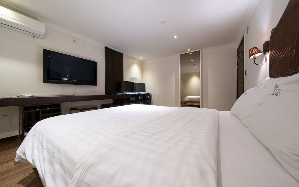 Seocho Lava Gyodaenambuteomineol Room (Gaming couple pc room (2pc Netflix Di) 5