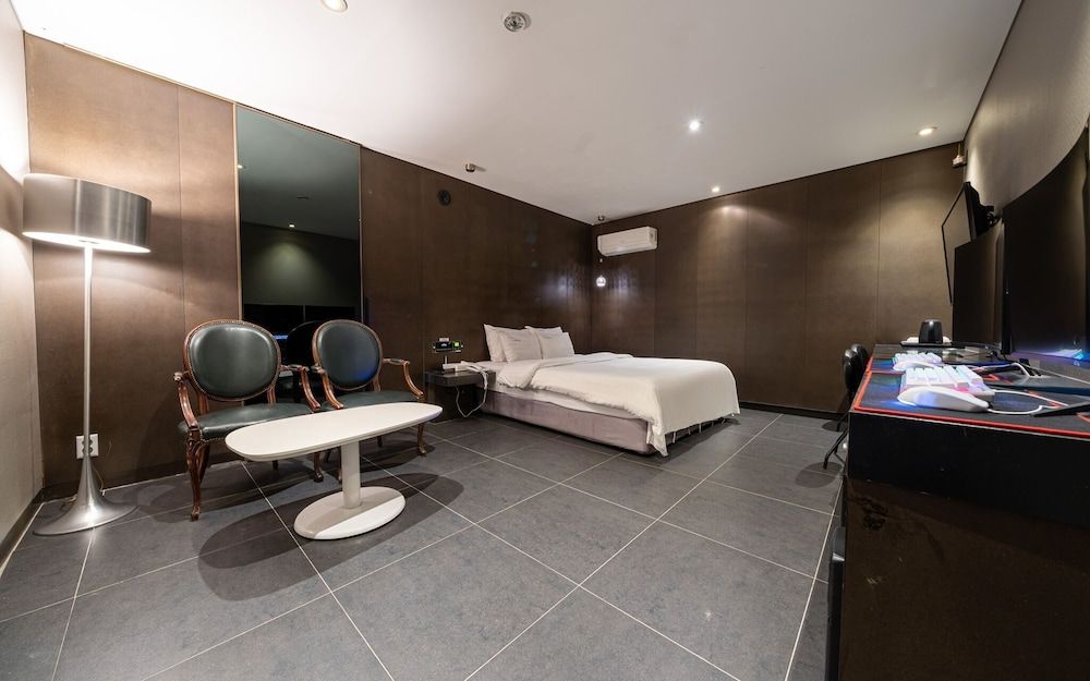 Seocho Lava Gyodaenambuteomineol Room (Suite (2pc 65 inch Netflix Disney Plu) 3