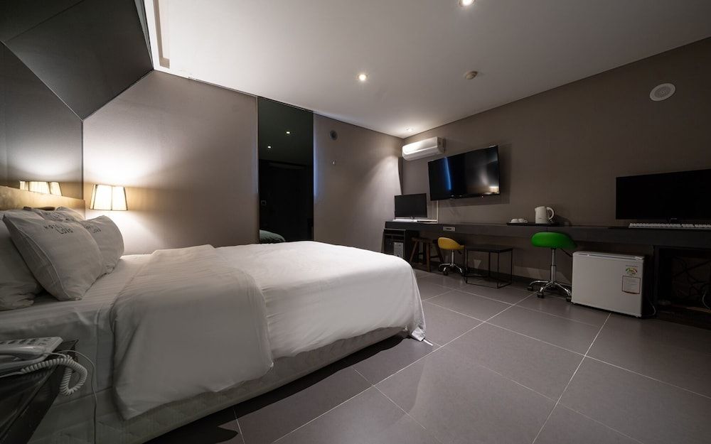 Seocho Lava Gyodaenambuteomineol Room (Gaming couple pc room (2pc Netflix Di)