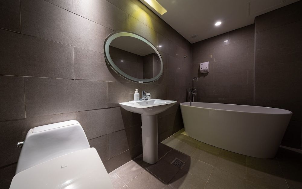 Seocho Lava Gyodaenambuteomineol Room (Gaming couple pc room (2pc Netflix Di) 6