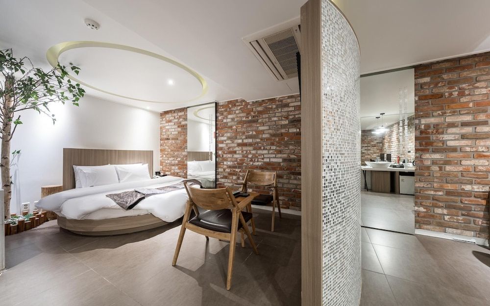 Jongno IMT Room (Suite (Random assigned NETFLIX availa) 6