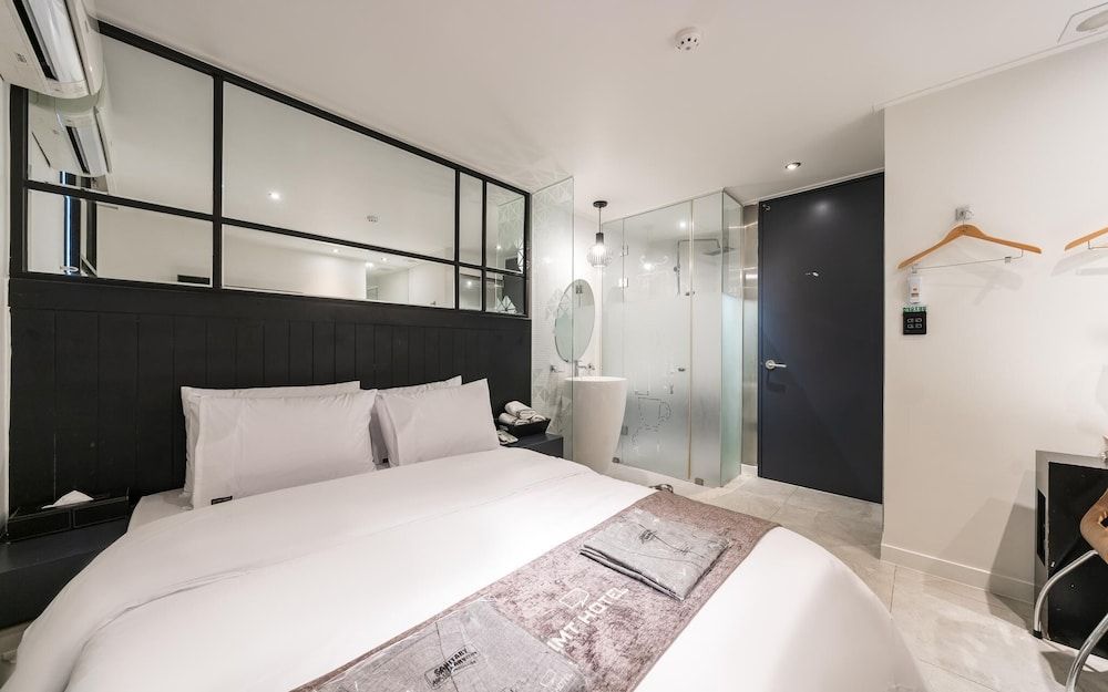 Jongno IMT Room (Standard (Late check-in NETFLIX avail) 3