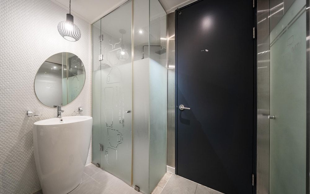Jongno IMT Room (Standard (Late check-in NETFLIX avail) 4