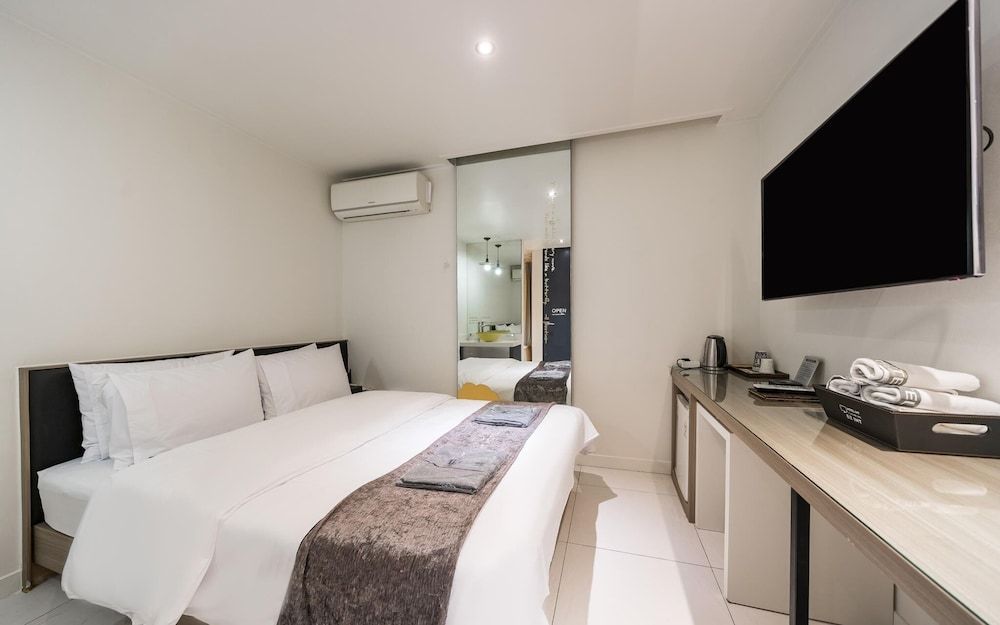 Jongno IMT Room (Standard (Late check-in NETFLIX avail) 5