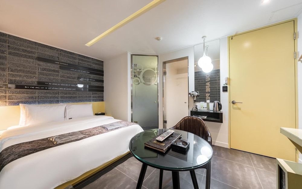 Jongno IMT Room (Deluxe (Random assignment NETFLIX ava) 12