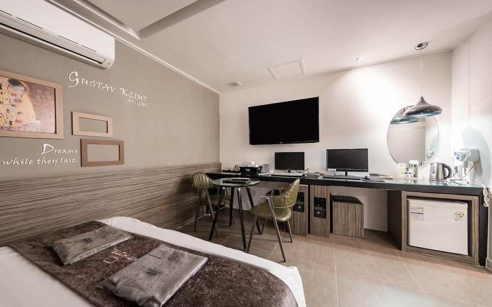 Jongno IMT Room (Deluxe (Random assignment NETFLIX ava) 9