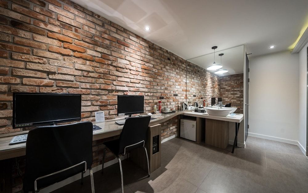 Jongno IMT Room (Suite (Random assigned NETFLIX availa) 9