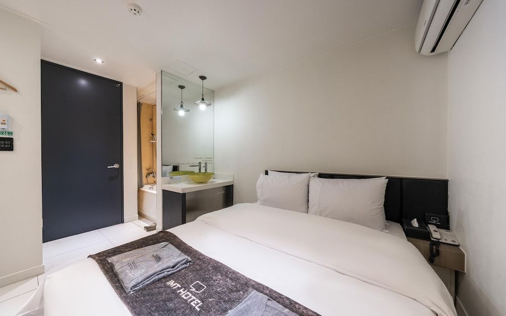 Jongno IMT Room (Standard (Late check-in NETFLIX avail) 7