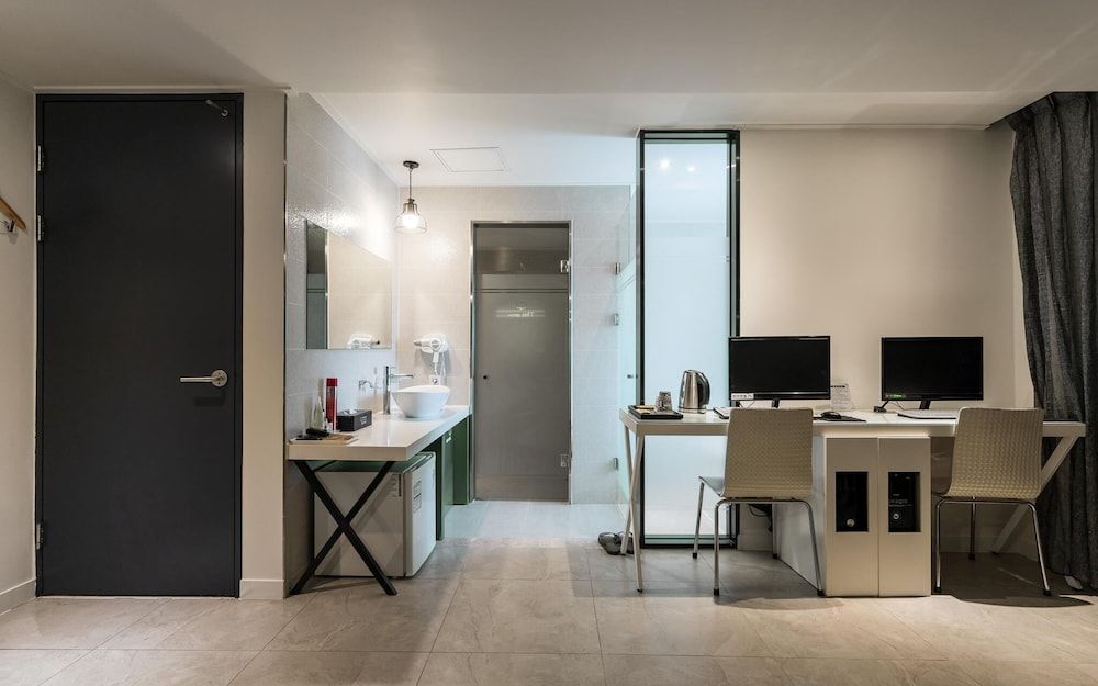 Jongno IMT Room (Suite (Random assigned NETFLIX availa) 3