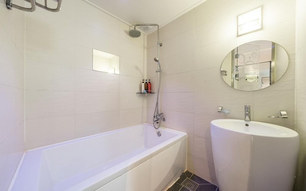 Jongno IMT Room (Deluxe (Random assignment NETFLIX ava) 13