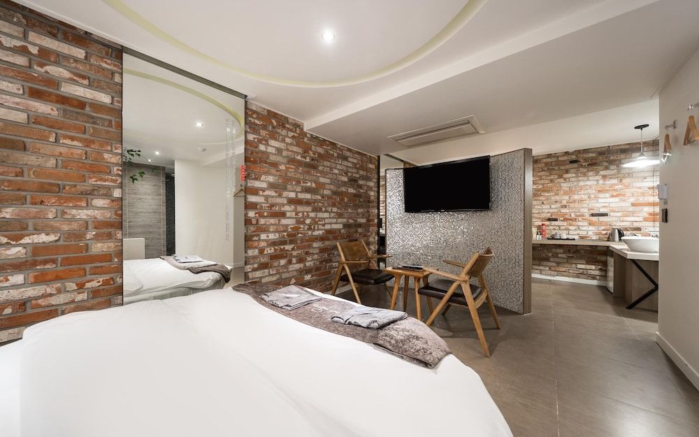 Jongno IMT Room (Suite (Random assigned NETFLIX availa) 7