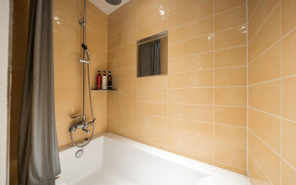 Jongno IMT Room (Standard (Late check-in NETFLIX avail) 9