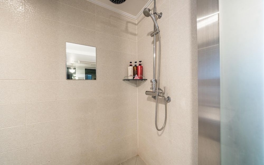 Jongno IMT Room (Suite (Random assigned NETFLIX availa) 5