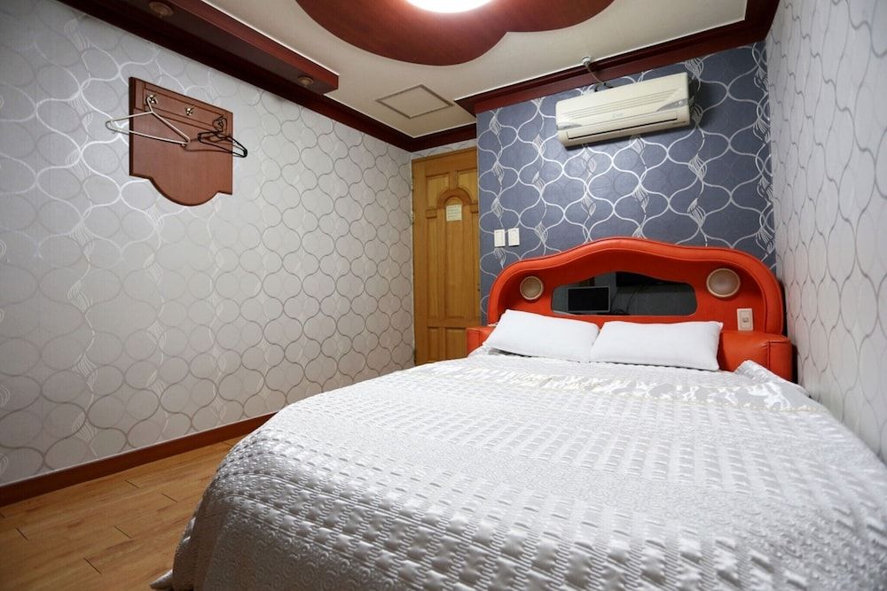 undefined Mia Hwanggeum 3