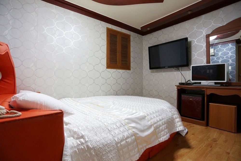 undefined Mia Hwanggeum 6