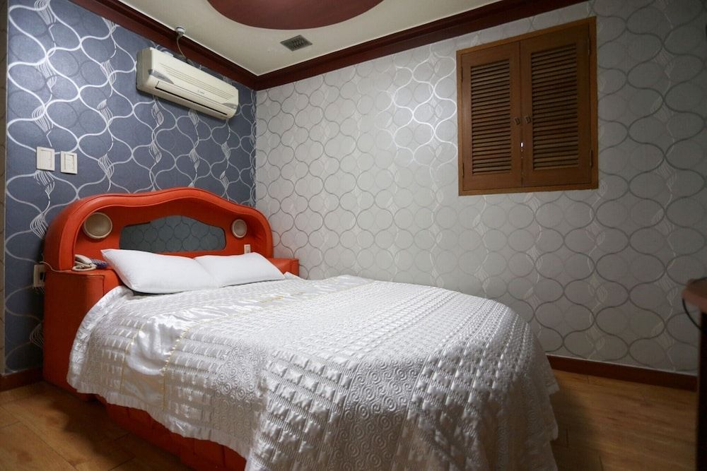 undefined Mia Hwanggeum 4