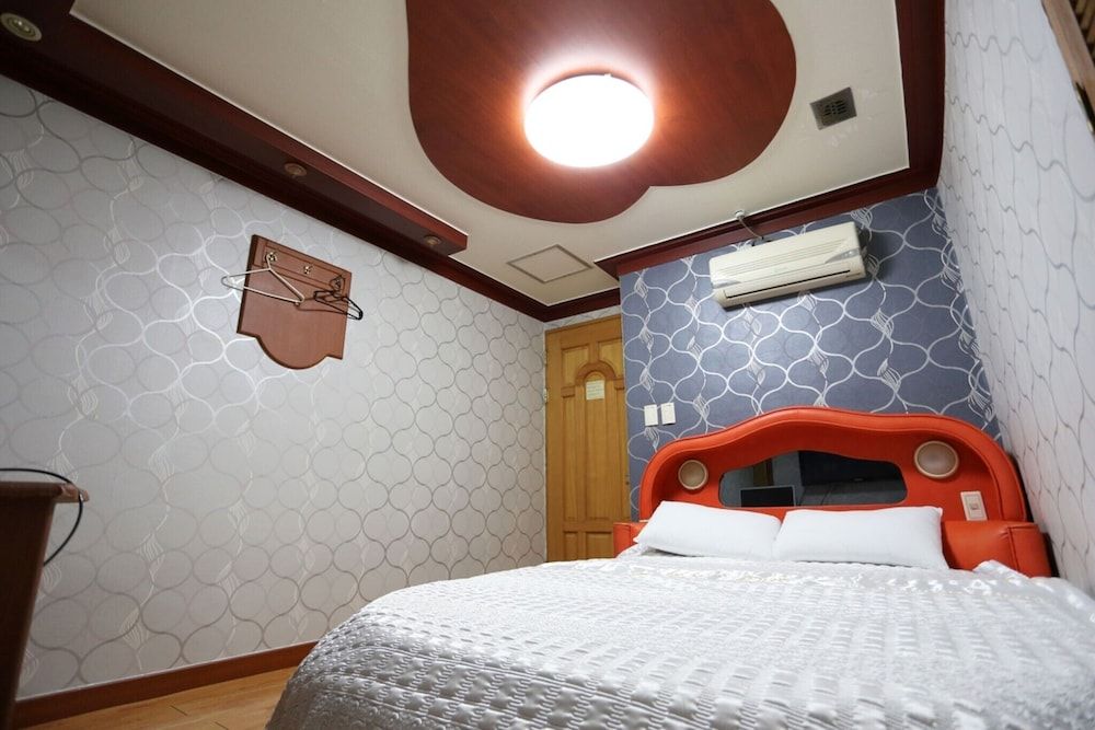 undefined Mia Hwanggeum 7