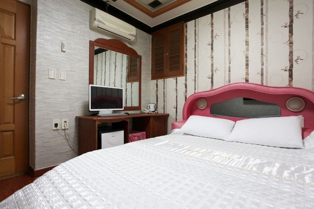 undefined Mia Hwanggeum 9