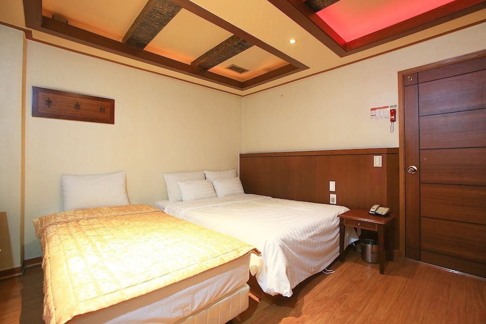 Sincheon Plus Room (Twin (no PC support)) 14