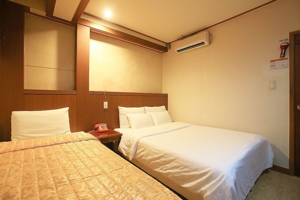 Sincheon Plus Room (Twin (no PC support)) 3