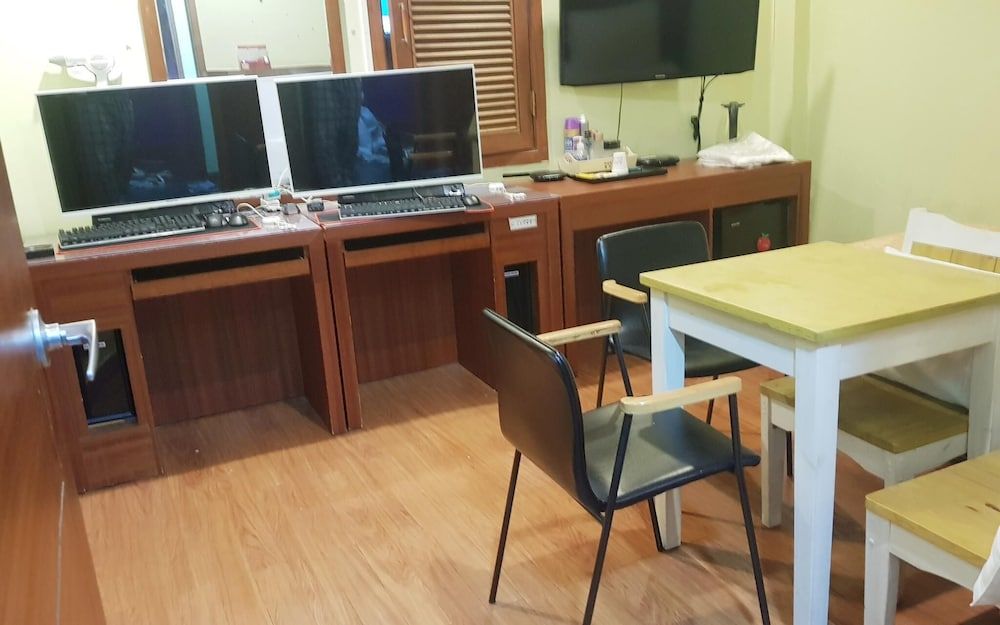 Sincheon Plus Room (Office room (2 no-hard high-speed com)