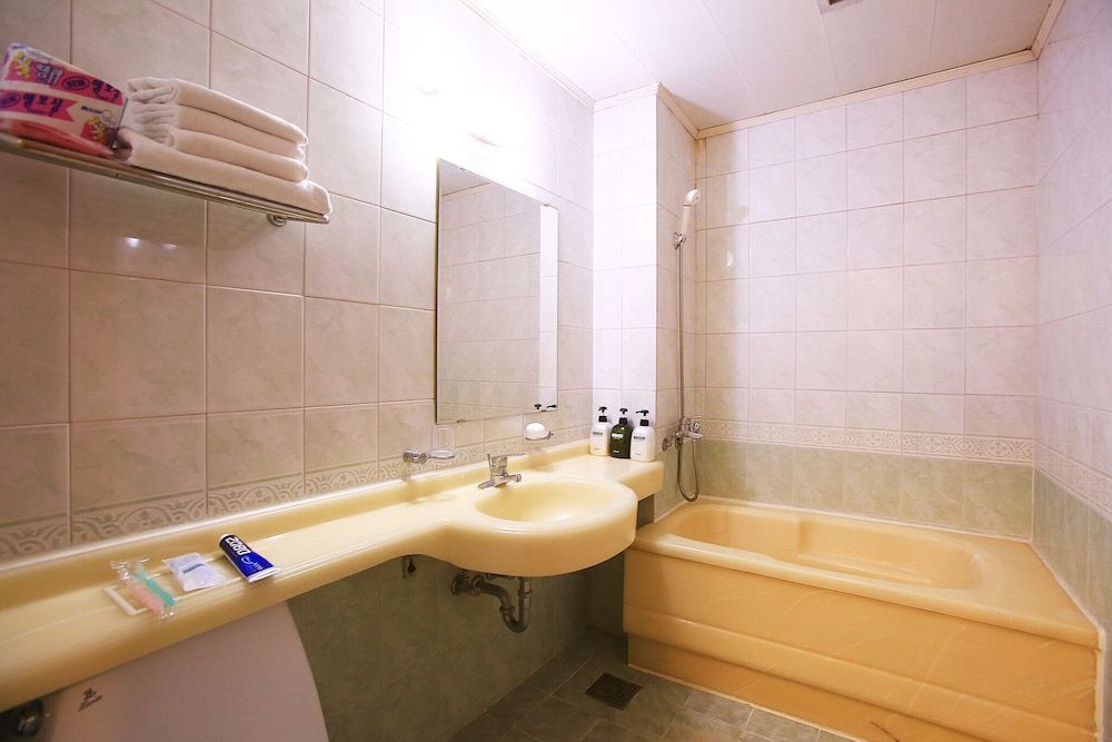 Sincheon Plus Room (Office room (2 no-hard high-speed com) 2