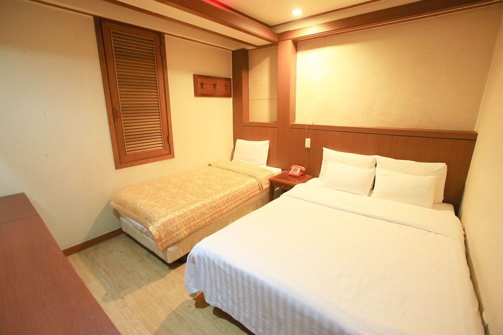 Sincheon Plus Room (Twin (no PC support)) 2