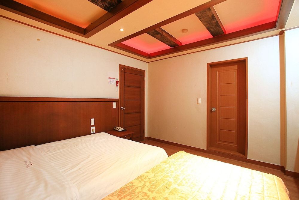 Sincheon Plus Room (Twin (no PC support)) 15