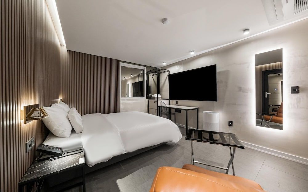 Seocho JS Hotel Room (TERRACE (Rinaldi bed in Italy 75-inch) 2