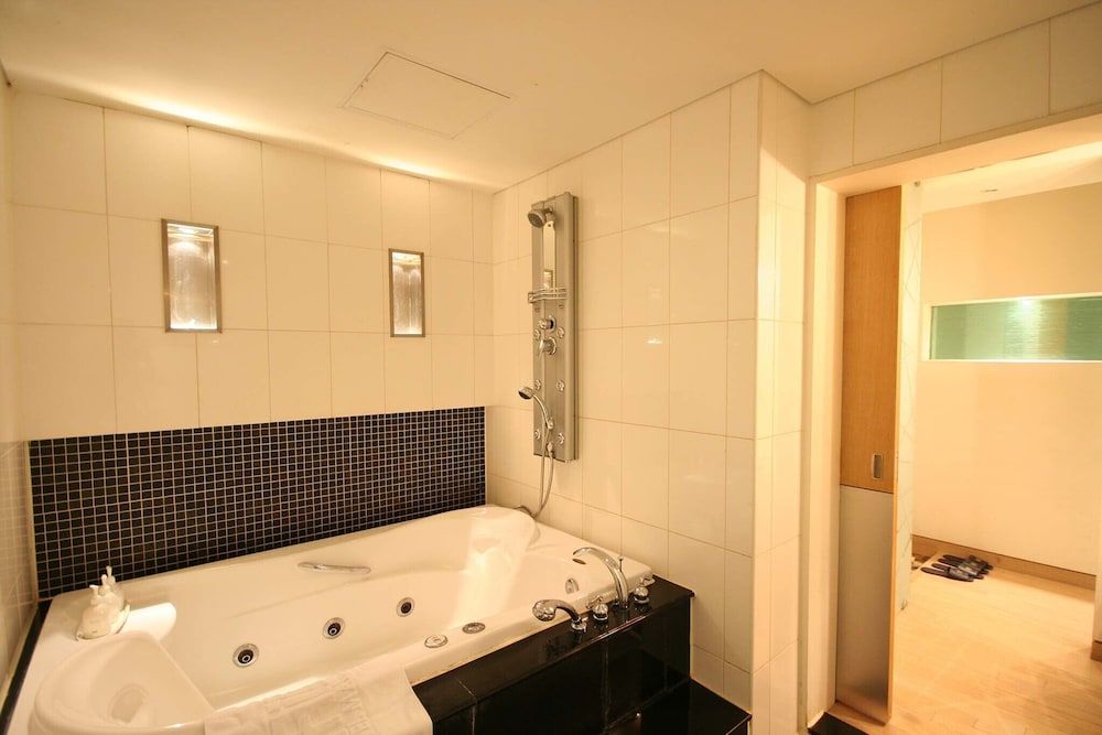 Sangbong May Room (Semi-Special Room) 12